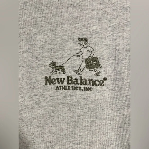 New Balance Athletics Shop Men’s Storefront Graphic Tee Dog Walking Gray Size L - Picture 7 of 11